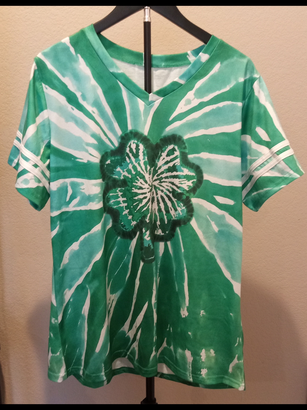 Green Tie-Dye V-Neck Top with Clovers Women's Size XL